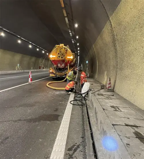 武川隧道排水渠清淤